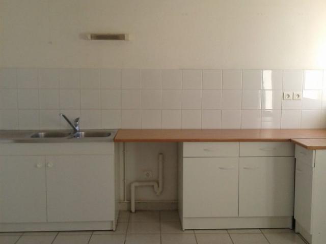 Location Appartement 3 pièces 80m² BIZE MINERVOIS 11120