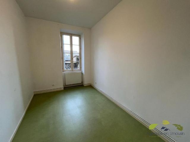 Location Appartement 3 pièces 80m² ST LEONARD DE NOBLAT 87400