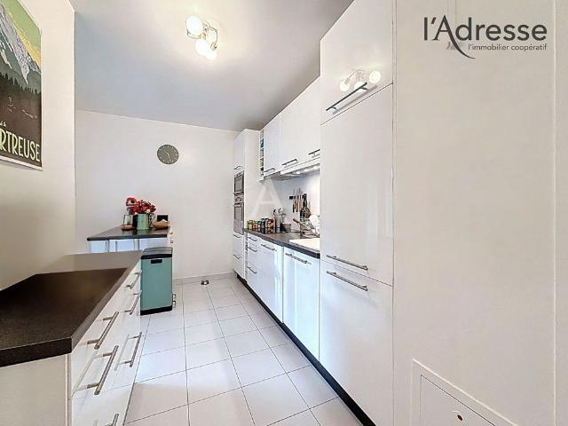 Location appartement 3 pièces, 81.00m², Suresnes