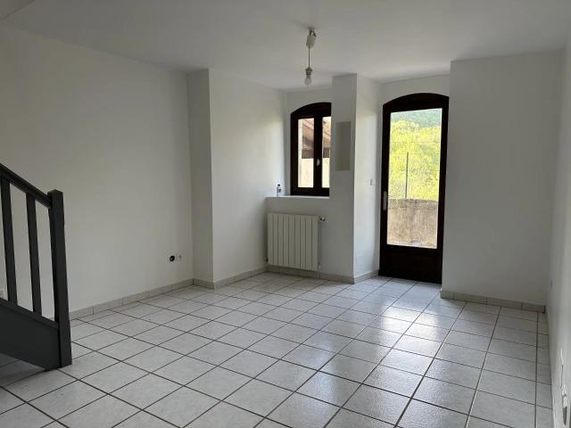 Location Appartement 3 pièces 81 m2 à Fozières