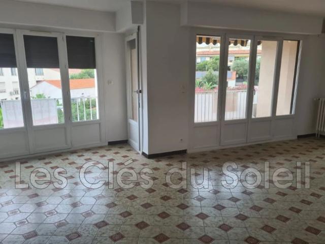 Location appartement 3 pièces 81 m² Bandol