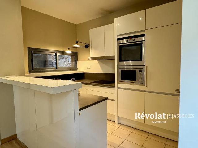 Location Appartement 3 pièces 81m² BORDEAUX 33000