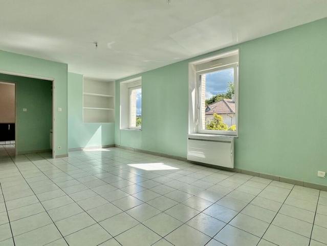 Location appartement 3 pièces, 87.20m², Vincey
