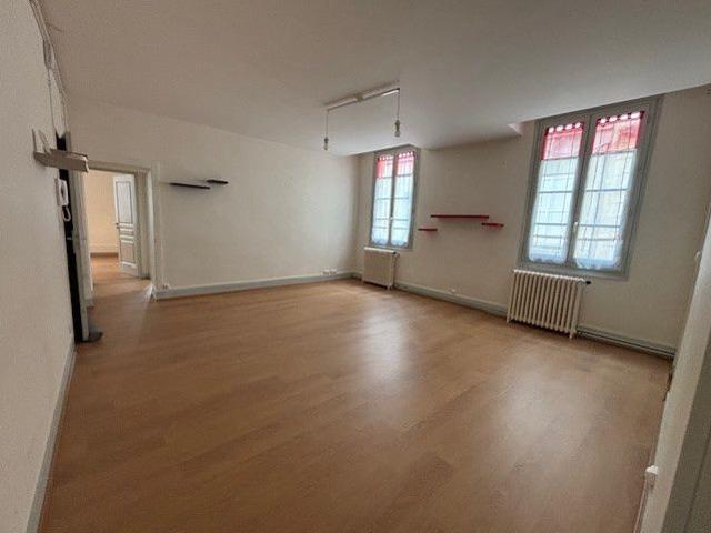 Location Appartement 3 pièces 84m² PERIGUEUX 24000