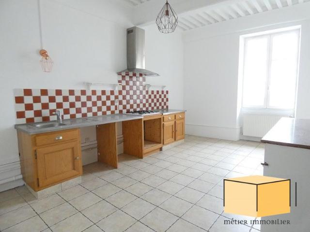 Location Appartement 3 pièces 86m² BELLEY 01300