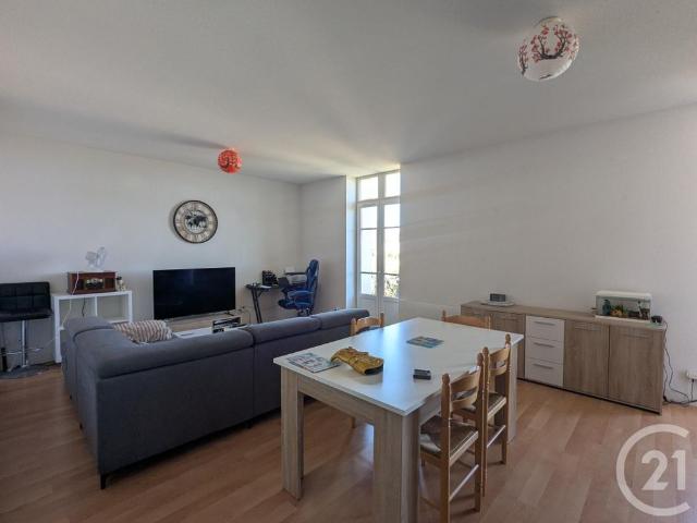 Location Appartement 3 pièces 93m² CHATEL GUYON 63140
