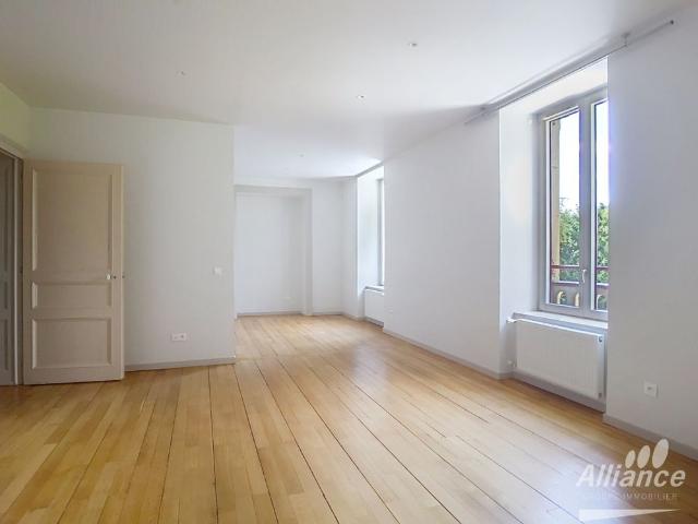Location Appartement 3 pièces 93m² VALENTIGNEY 25700
