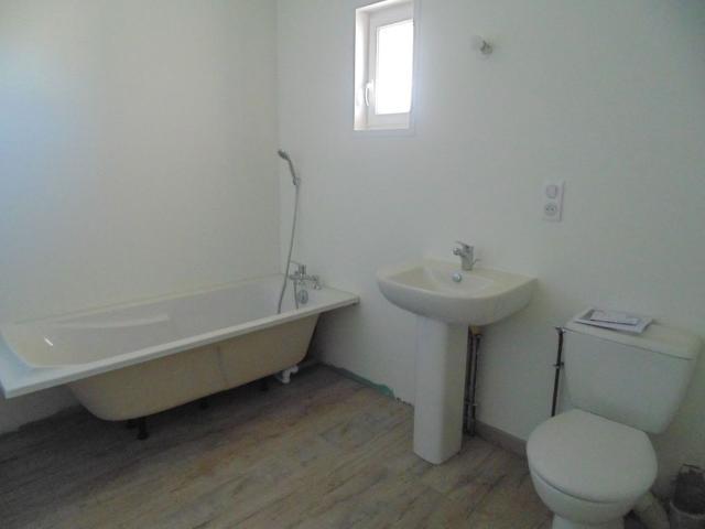 Location Appartement 3 pièces 92m² ST PAUL DE VARAX 01240