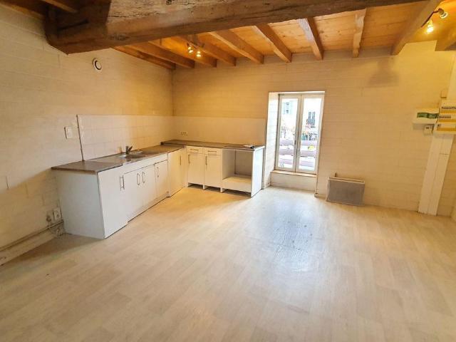 Location Appartement 3 pièces 94m² CHALAMONT 01320