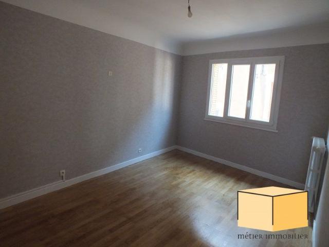 Location Appartement 3 pièces 99m² BELLEY 01300