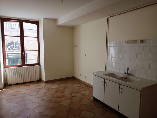Location Appartement 3 pièces 100m²