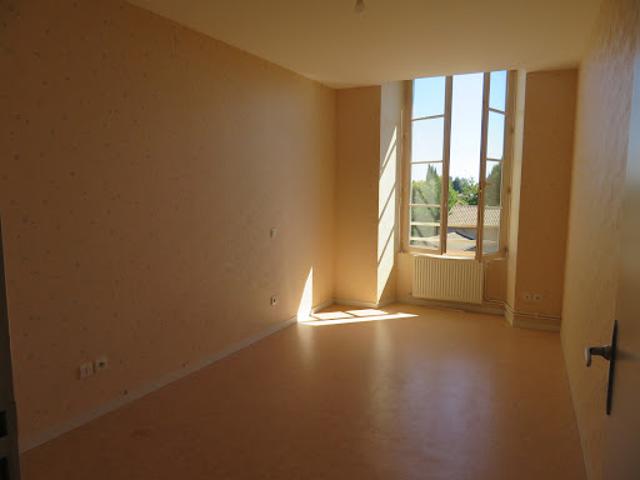 Location Appartement 3 pièces 105 m2 Le Dorat