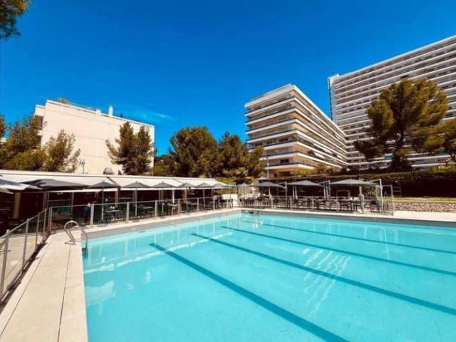 Location Appartement 3 pièces 106m² MARSEILLE 8ème