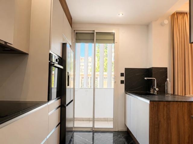 Location Appartement 3 pièces 107m² MARSEILLE 8ème