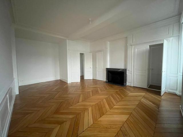 Location Appartement 3 pièces 113m² LYON 2ème