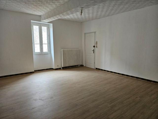 Location appartement 3 pièces, 116.00m², Saint Benoît de Carmaux