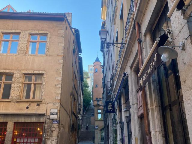 Location Appartement 3 pièces 118m² LYON 5ème