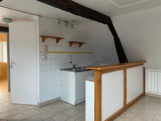 Location appartement 3 pièces, 28.00m², Romorantin Lanthenay