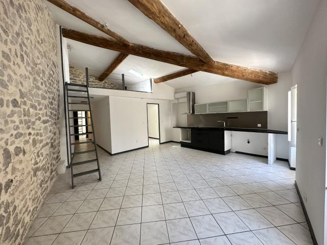 APPARTEMENT 3 PIECES A COMBAS