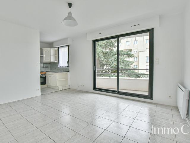 Location Appartement 3 pièces BALCON CAVE ET BOX à Chatillon 92320 3 pièces