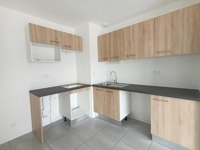 Location appartement 3 pièces CARBON BLANC 65m² à 751.67€/mois CDC Habitat