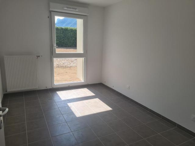 Location appartement 3 pièces CLAIX 61m² à 806.05€/mois CDC Habitat