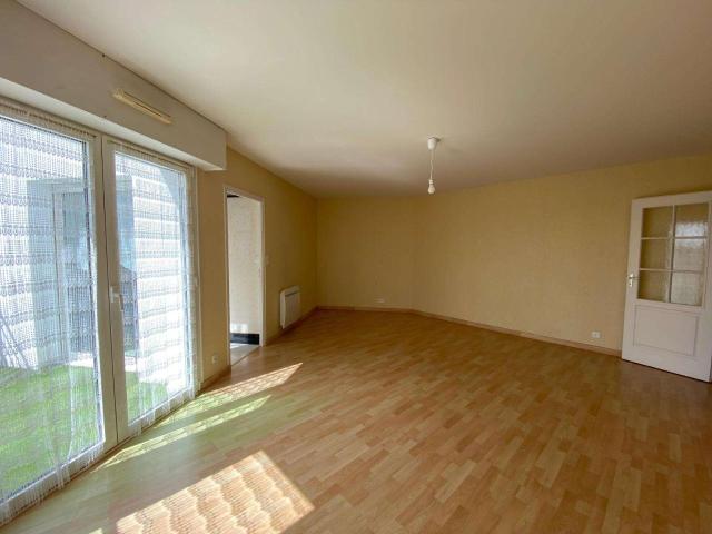 Location appartement 3 pièces Laval Centre Ville Cathédrale 53