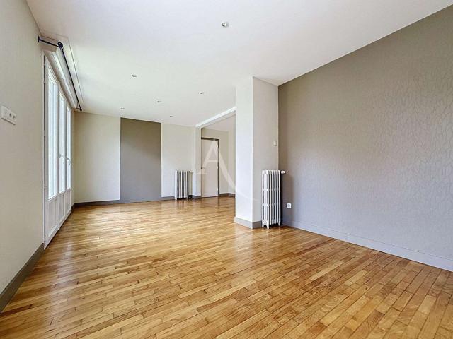 Location appartement 3 pièces Laval Hilard 53