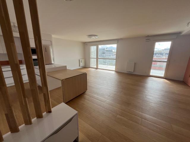 Location Appartement 3 Pièces Lumineux avec Terrasse à RODEZ Bourran