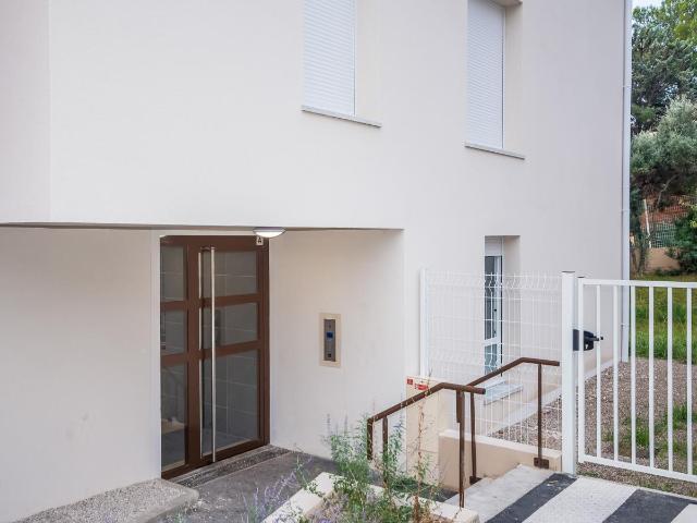 Location appartement 3 pièces MARTIGUES 72m² à 922.55€/mois CDC Habitat