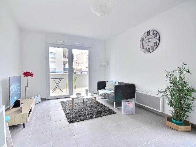 Location appartement 3 pièces MARSEILLE 67m² à 987.70€/mois CDC Habitat