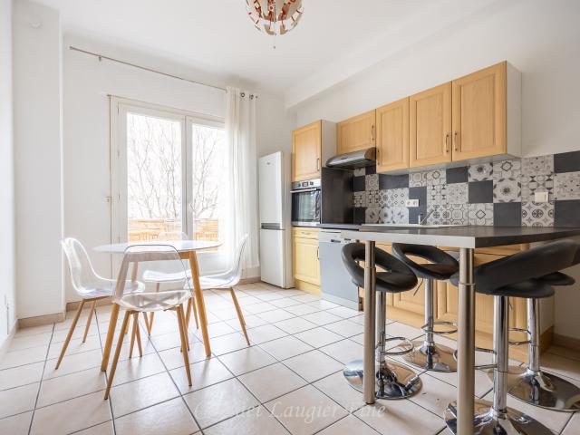 location appartement 3 pièces Marseille Ecole, commerce
