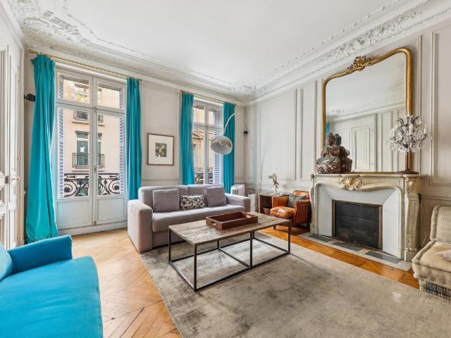 Location Appartement 3 pièces Meublé 107m² PARIS 8ème