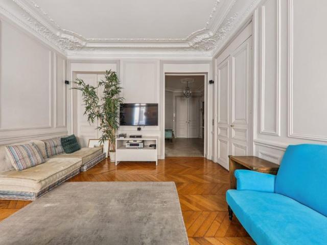 Location Appartement 3 pièces Meublé 107m² PARIS 8ème