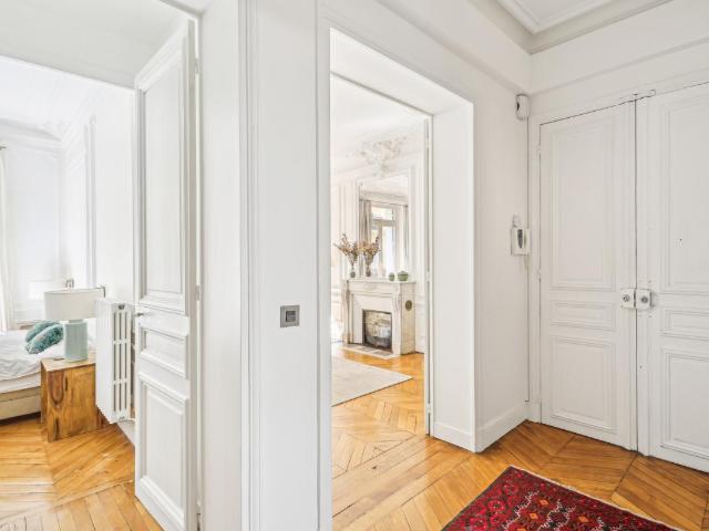 Location Appartement 3 pièces Meublé 70m² PARIS 8ème