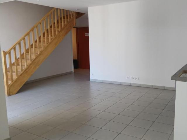 Location appartement 3 pièces MIRAMAS 75m² à 981.61€/mois CDC Habitat