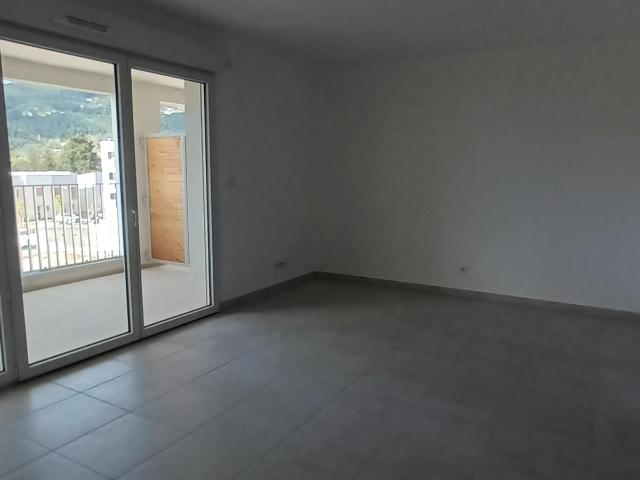 Location appartement 3 pièces SOLLIES PONT 65m² à 958.94€/mois CDC Habitat