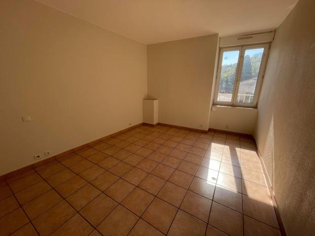 Location APPARTEMENT T3 1ER ETAGE | Agence Delas