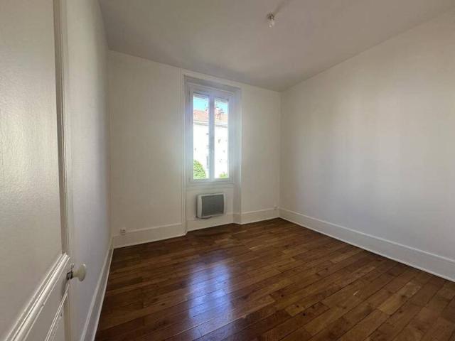 Location appartement t3 2 pièces 49 m² Grenoble 38000 699 €