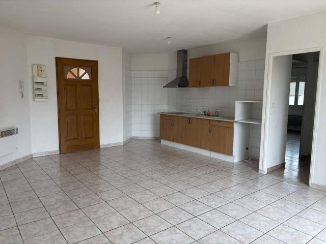 LOCATION APPARTEMENT T3 AVEC TERRASSE CASTELGINEST