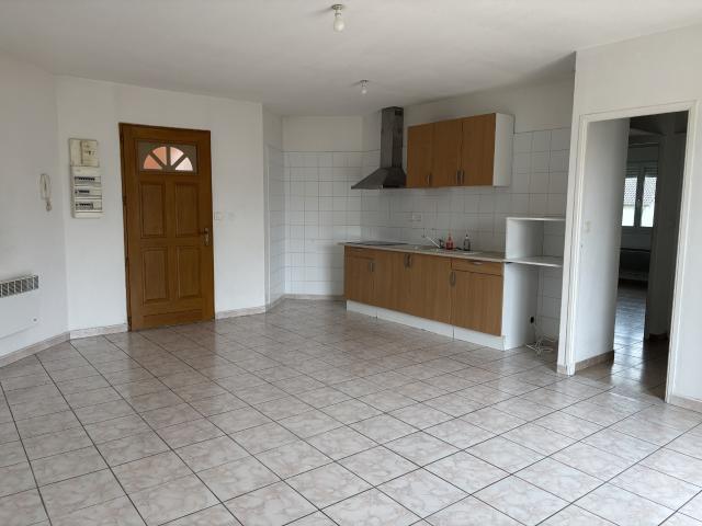 LOCATION APPARTEMENT T3 AVEC TERRASSE CASTELGINEST