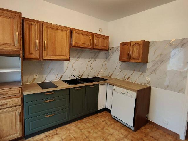 LOCATION: APPARTEMENT T3 AVEC TERRASSE ET GARAGE VALS LES B