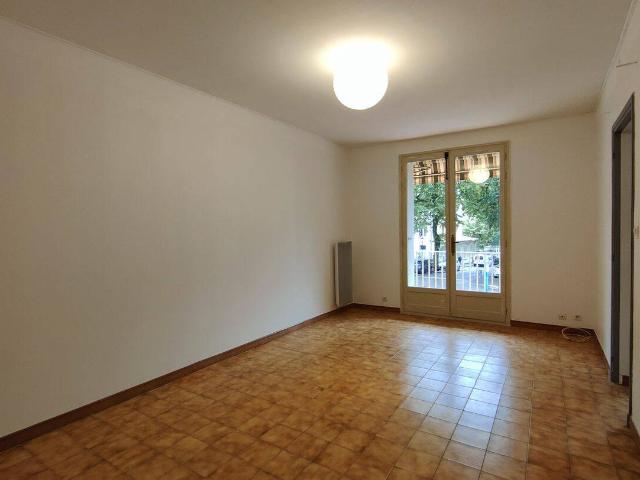 LOCATION: APPARTEMENT T3 AVEC TERRASSE ET GARAGE VALS LES B