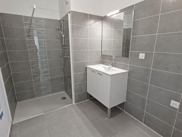 location Appartement T3 DE 57.7m² À NIMES