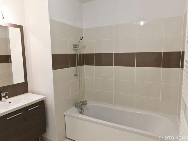 location Appartement T3 DE 58.5m² À BORDEAUX