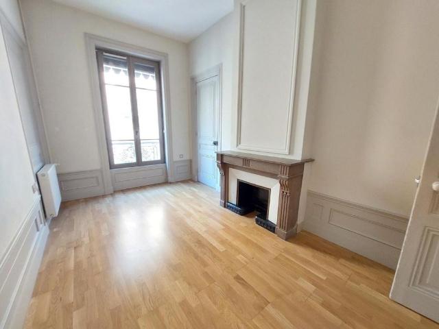 location Appartement T3 DE 67.5m² À LYON