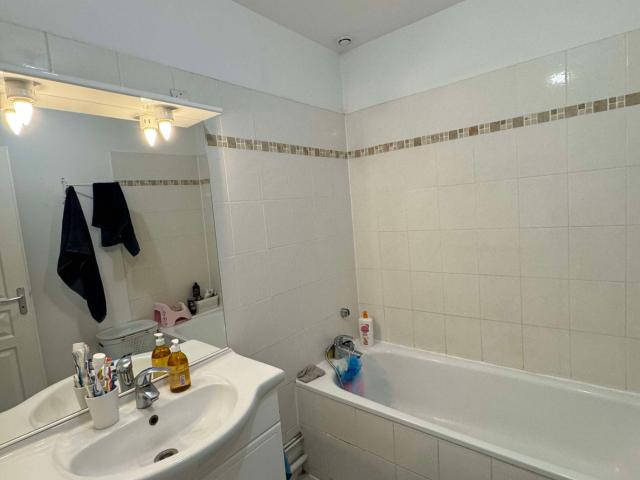 Location Appartement T3 de 67 m² avec terrasse, jardin et place de parking | Agence Delas