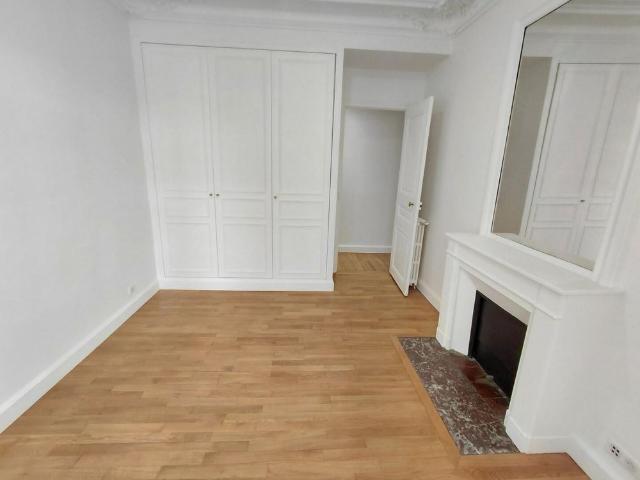 location Appartement T3 DE 97.8m² À PARIS