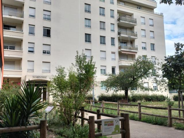 LOCATION APPARTEMENT T3 ENTIEREMENT RENOVE LYON 08 Lyon 4 – Croix Rousse – Superbe studio rénové 34 m² avec cachet