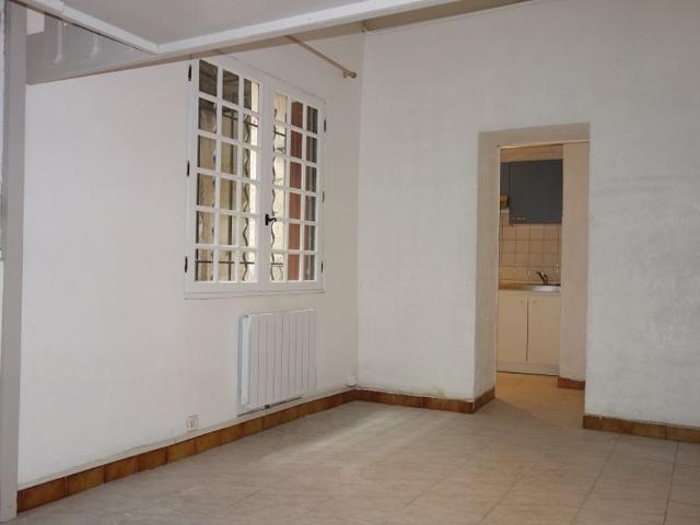 Location Appartement T1 de 22 m², au rez de chaussée d'un immeuble de ville